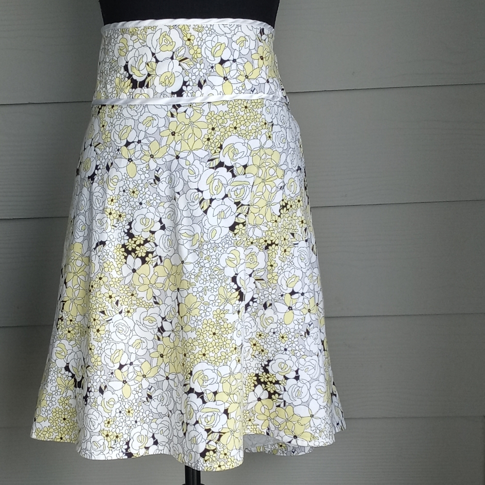SemiSweet Womens White Floral Print Short Aline skirt Hidden Back Zipper Closure